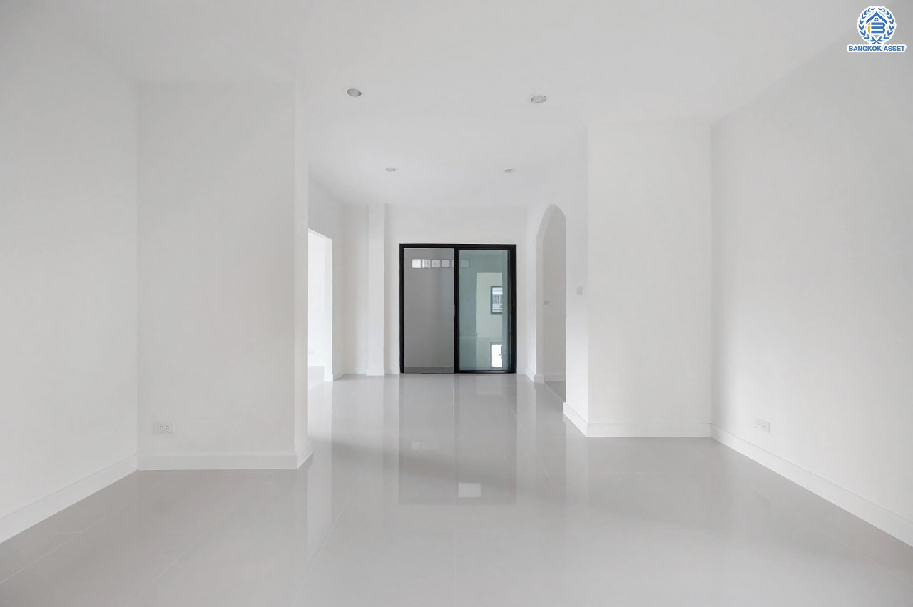 บ้านเดี่ยวมือสอง โครงการ ศศิธร บางบอน3 รองรับทุกความสุข เนื้อที่ 53.7 ตร.ว. ฟังก์ชัน 3 ห้องนอน 2 ห้องน้ำ 1 ห้องอเนกประสงค์ จอดรถได้ 2 คัน บนทำเลใกล้รถไฟฟ้าสายสีน้ำเงิน "สถานีหลักสอง" และจุดขึ้นทางด่วน "พระราม2" และ The Mall บางแค...